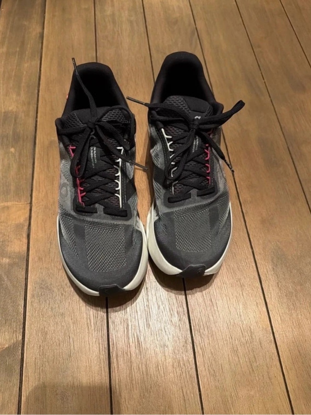On Cloudsurfer running shoes W8.5